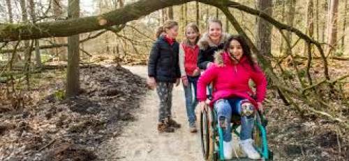 foto van kinderen die meedoen met speurtocht oerrr