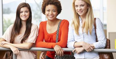 Foto drie jonge vrouwen