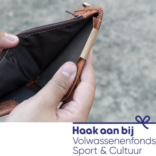 Afbeelding van lege portemonnee en de tekst: Haak aan bij volwassenenfonds sport en cultuur