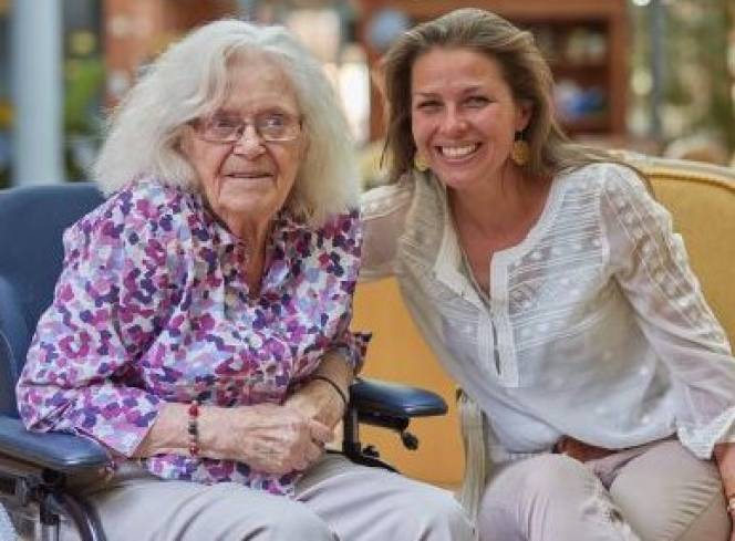vrolijke dame met mentor