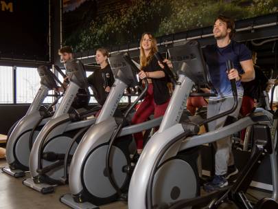 Train met professionele begeleiding in een gezellige sfeer.