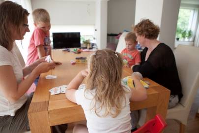 Home start gezin aan tafel
