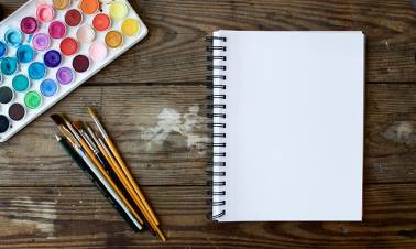 Penselen, verf en papier
