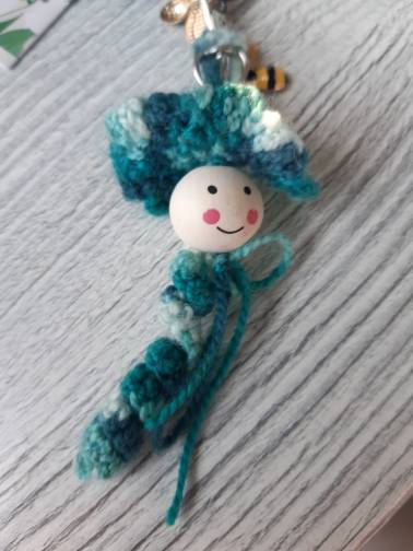 Een van de deelnemers van de Bezige Bijen (Yvonne) heeft dit leuke bijtje gehaakt als symbool voor deze activiteit. Alle deelnemers hebben een bijtje gekregen en gebruiken dit als sleutelhanger.